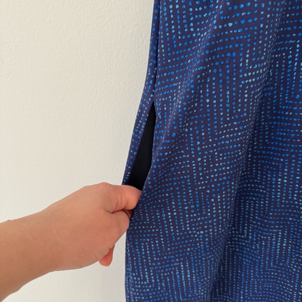 Title Nine “Next” Dress in Blue Abstract Pattern Side Pockets Racerback, Size L - Picture 9 of 10